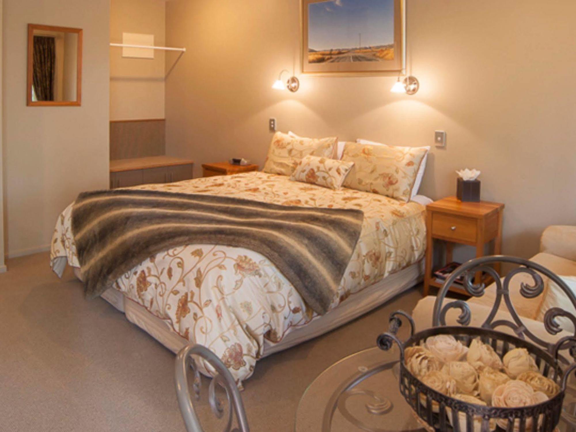 Blue Ridge Studios And Bed & Breakfast Te Anau Kültér fotó
