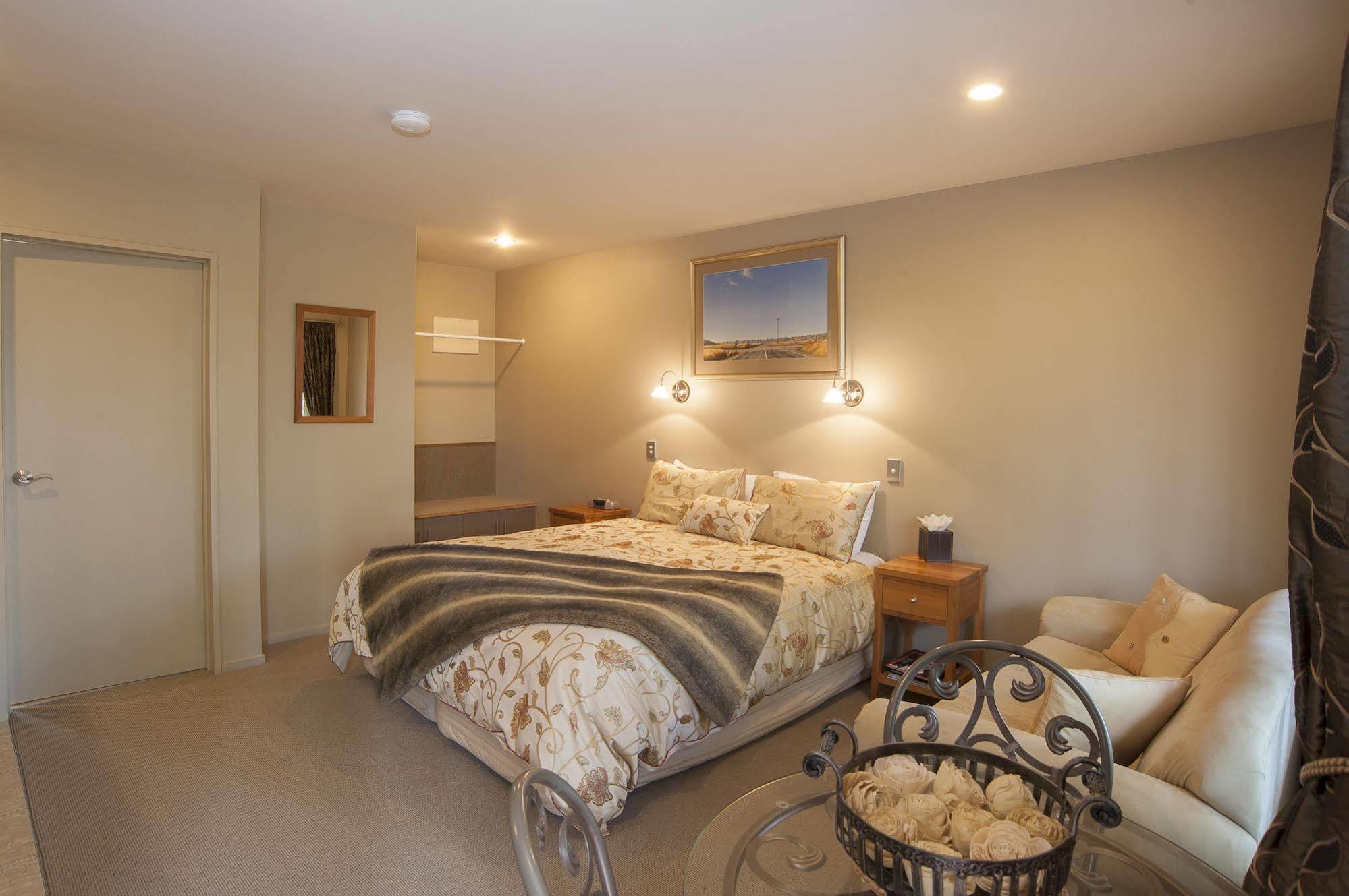 Blue Ridge Studios And Bed & Breakfast Te Anau Kültér fotó